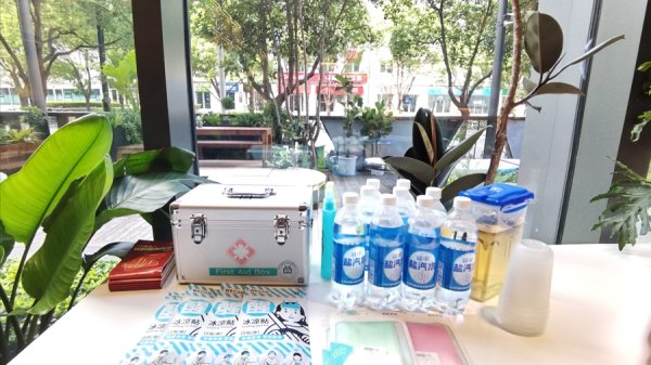 红盘 四处消暑纳凉点，定格高温下的上海街头